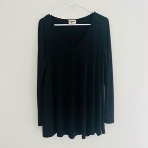 Show Me Your MuMu Black Long Sleeve V Cut Tunic Top Medium